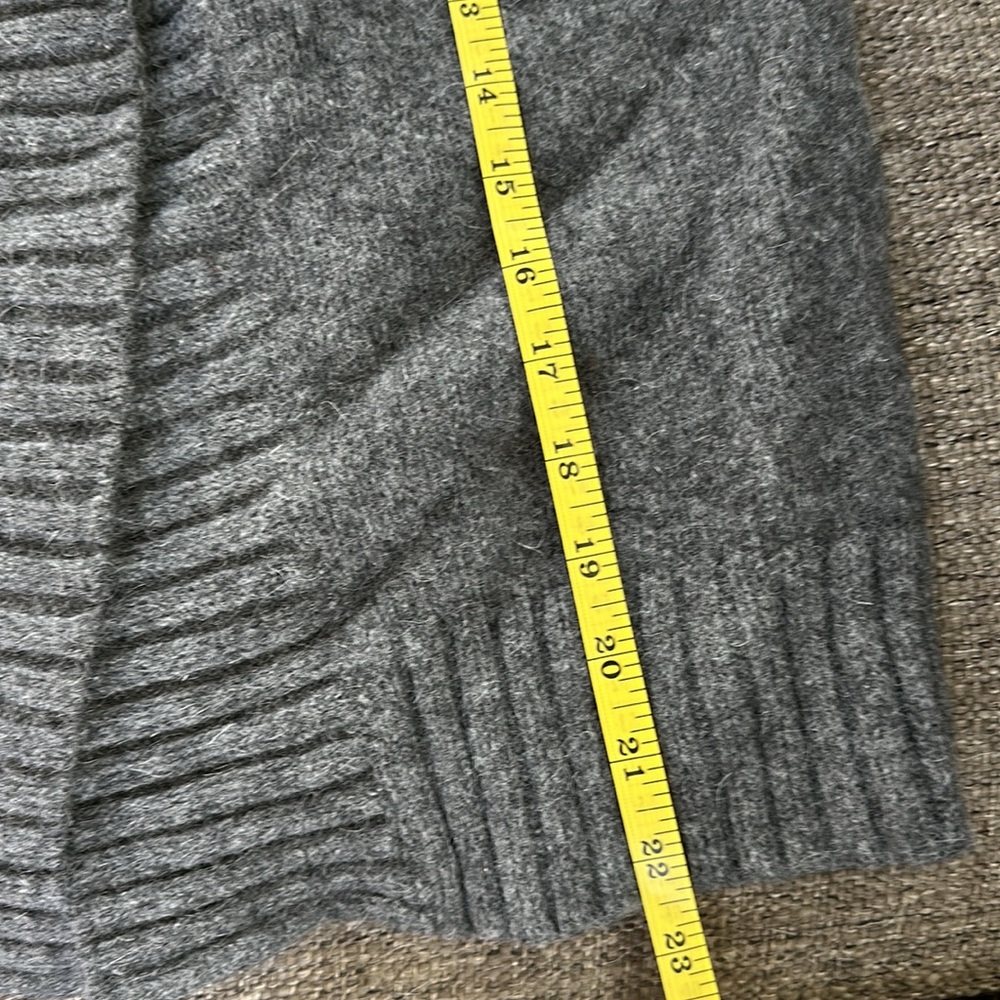 Banana Republic Women’s Wool Blend Mock Neck Sweater Vest Gray White Medium - Picture 3 of 4